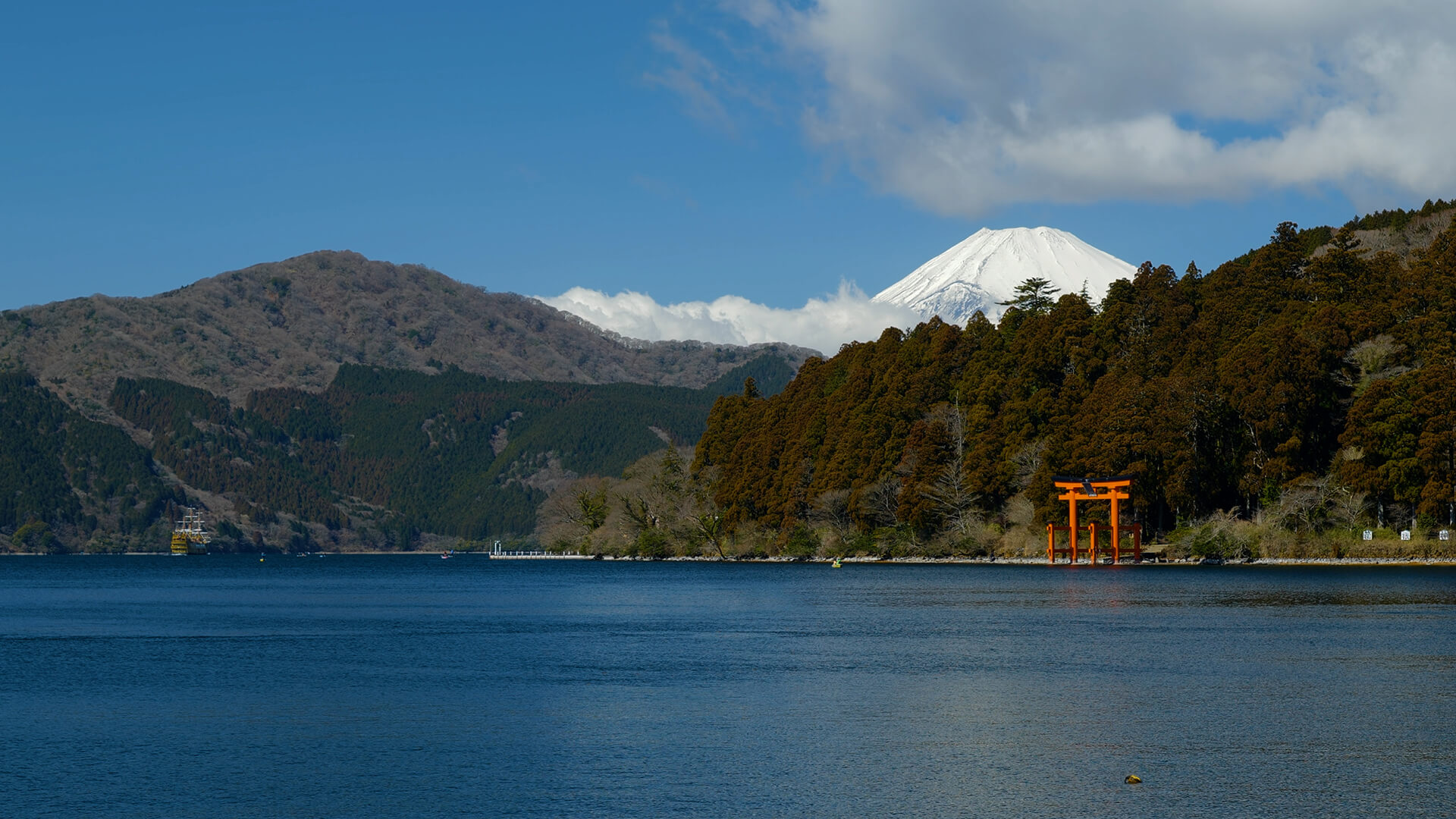 A Perilous Mountain Pass on the Kyoto-Tokyo Highway (Shizuoka and Kanagawa  Prefectures)